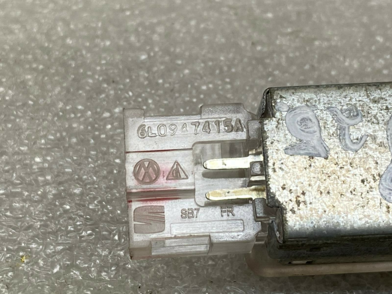 Škoda Superb III B8 3V Cimdu nodalījuma apgaismojums