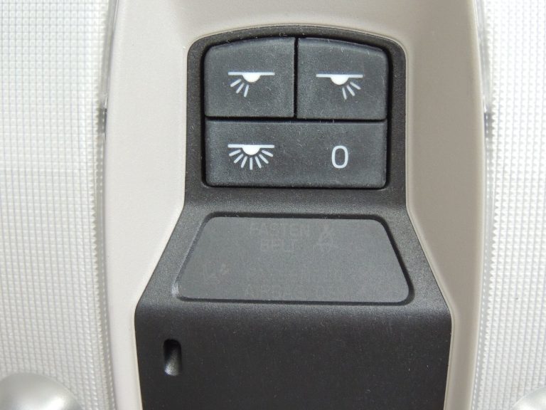Volvo V60 I Interjera apgaismojums Jumta apgaismojums priekšējais 31305340 39806308