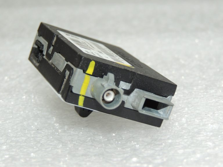 Volvo V60 I Aizmugurējais FM radio antenas pastiprinātājs 30761696 30761696