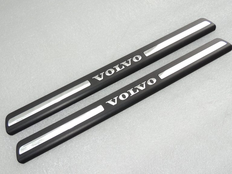 Volvo durvju sliekšņu vāks priekšējais R+L komplekts 8659960