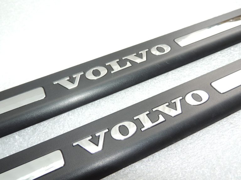 Volvo durvju sliekšņu vāks priekšējais R+L komplekts 8659960