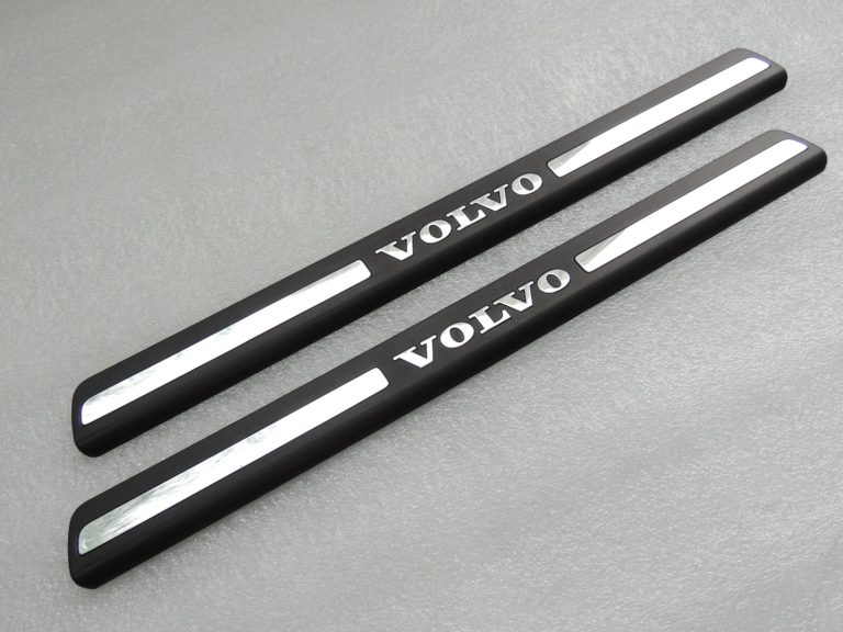 Volvo durvju sliekšņu vāks priekšējais R+L komplekts 8659960