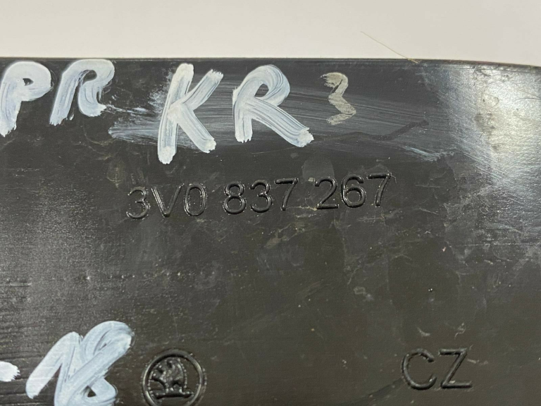 Škoda Superb III B8 3V Durvju bremžu durvju āķa eņģe priekšējā kreisā 3v0837267