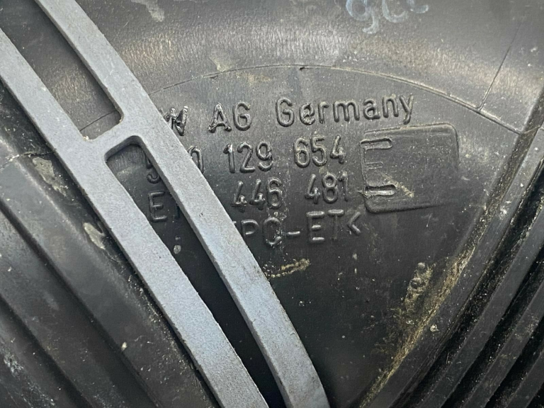 Škoda Superb III B8 3V Spiediena šļūtene Ieplūdes šļūtene 5Q0129654E