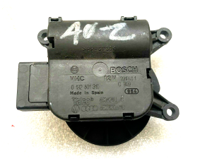 Audi A4 Sildītāja atloka motors 8e2820511c 0132801310