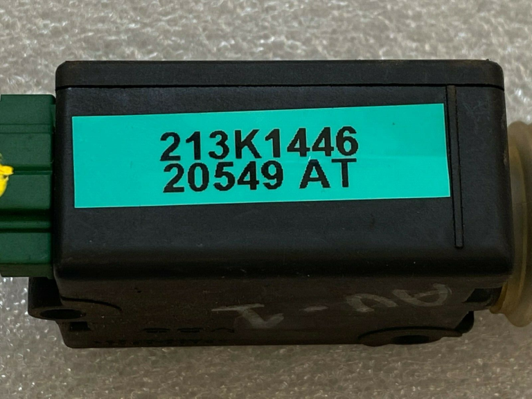 Audi A6 4B Aizmugures durvju piedziņas slēdzene 4b5962115a