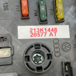 VW Passat zem motora pārsega vadības bloka drošinātāju kārba 3c0937125