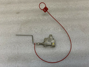 Audi A4 S4 B7 8E 8H Dīzeļdegvielas tvertnes vāciņa slēdzene 8E0862153A