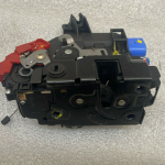 Skoda VW priekšējo durvju slēdzene 7l0839015d