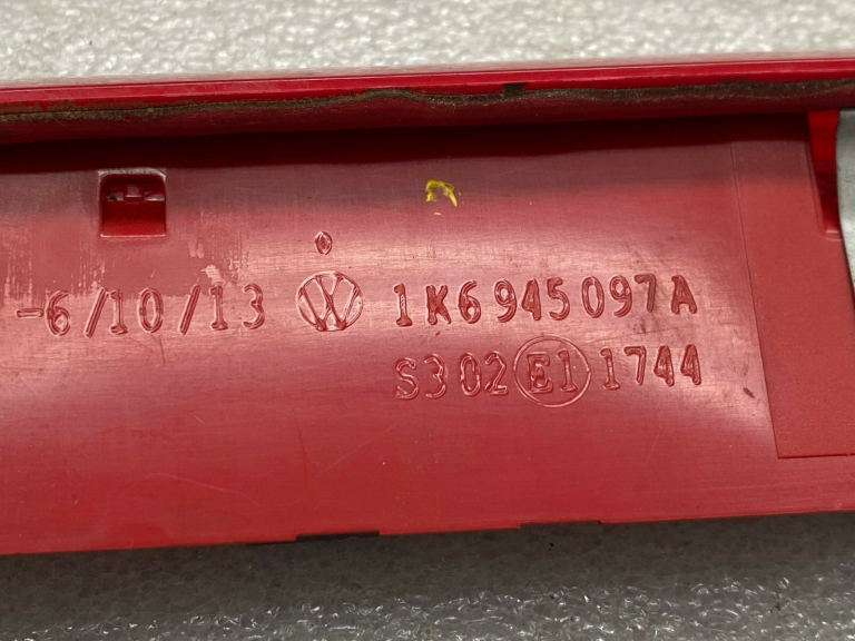 VW Tiguan trešā 3 bremžu signāllukturis papildu bremžu gaisma 1k6945097a