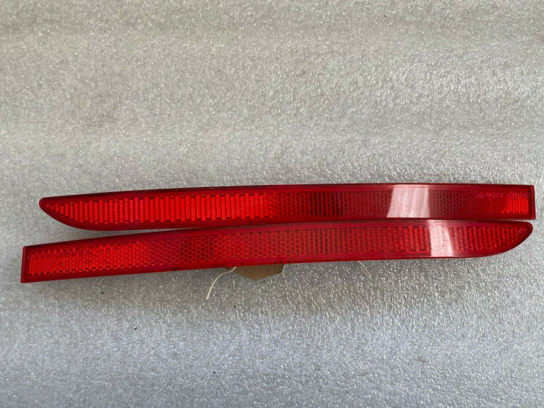 VW Tiguan Atstarotājs kaķa acs kreisais labais 5n0945106 5n0945105