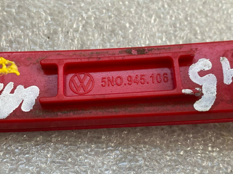 VW Tiguan Atstarotājs kaķa acs kreisais labais 5n0945106 5n0945105