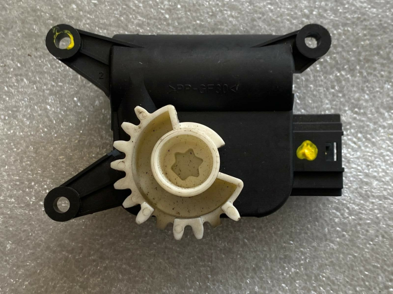 VW Skoda sildītāja piedziņa 1K0907511D 0132801337
