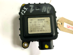 Audi A6 Sildītāja ventilācijas lūkas vadības pūtējs Mot 4b2820511d 0132801136