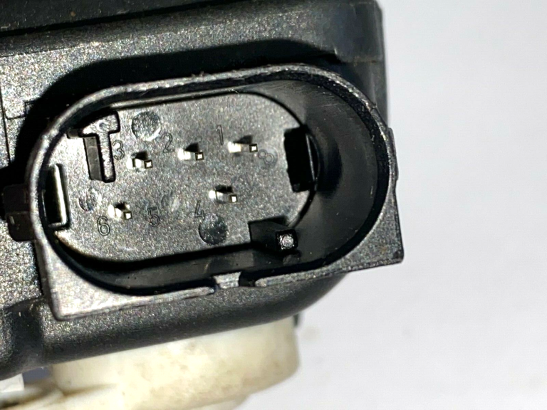 Audi A6 Apsildes servomotors 4b2820511 0132801137
