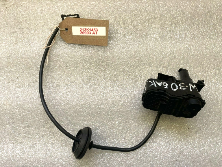 VW degvielas uzpildes vāka atbloķēšanas piedziņa 6r0810773b