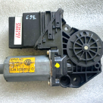 VW Logu regulatora motors aizmugurējā labajā pusē 1j4959812c