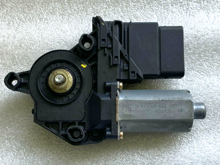 VW Logu regulatora motors aizmugurējā labajā pusē 1j4959812c