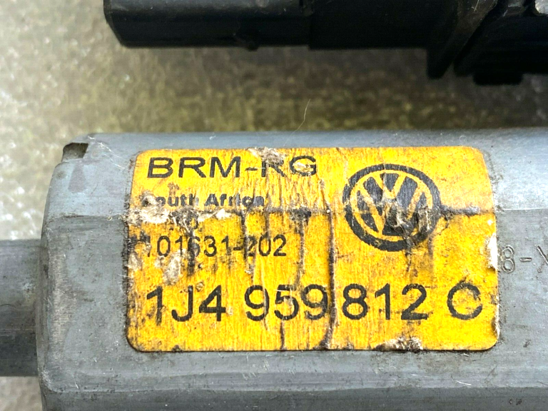 VW Logu regulatora motors aizmugurējā labajā pusē 1j4959812c