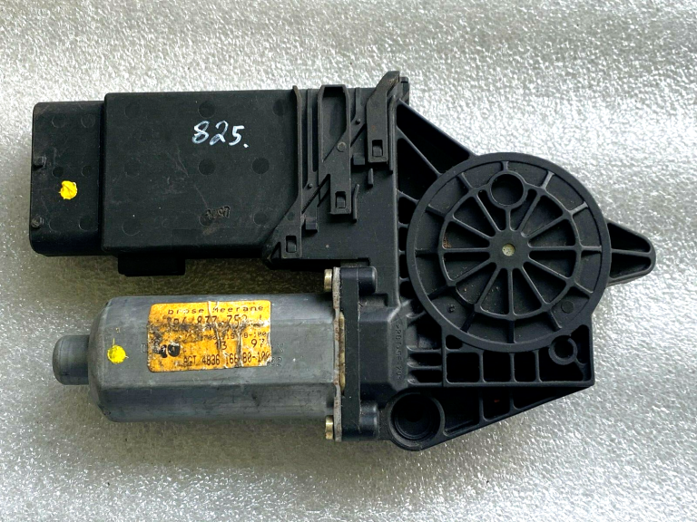 VW logu regulatora motora priekšējais labais regulators 3b4837752j