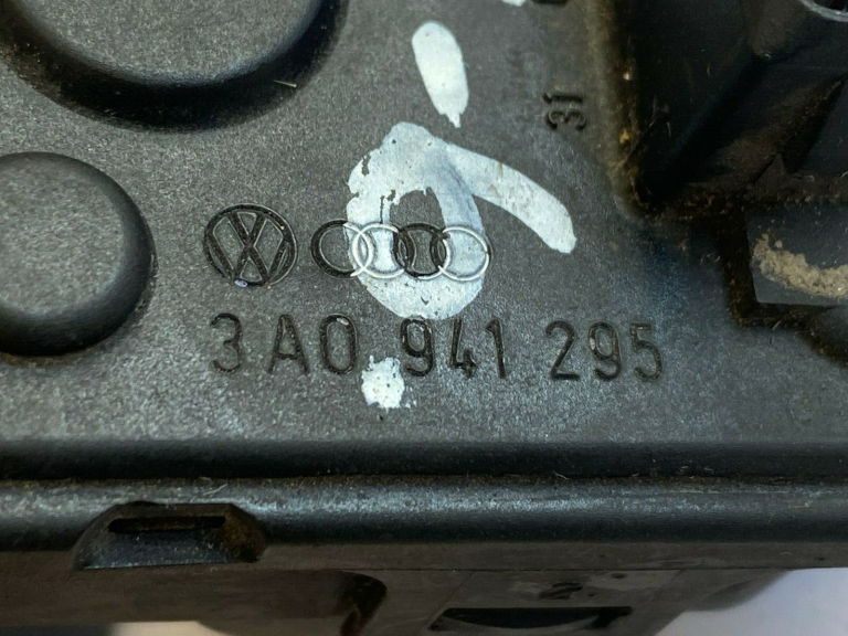 VW Audi Audi Skoda Servomotors priekšējais lukturis oriģināls Hella 3a0941295