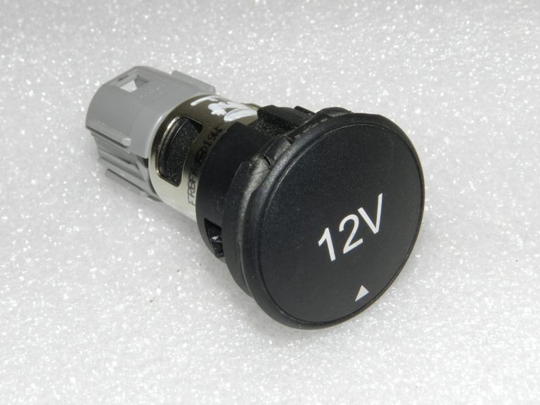 OEM Ford Ranger P375 centrālās konsoles aizmugurējā 12V savienojuma ligzda 6R33-19G247-AA