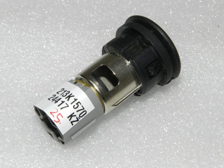 OEM Ford Ranger P375 centrālās konsoles aizmugurējā 12V savienojuma ligzda 6R33-19G247-AA