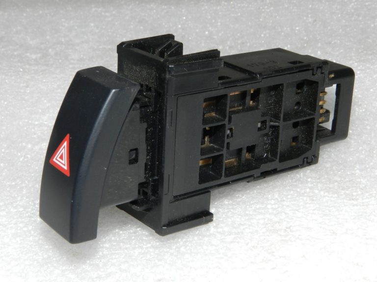 Oriģinālais Lexus RX III (AL10) avārijas signalizācijas slēdzis 84330-48010, 84330-0E010