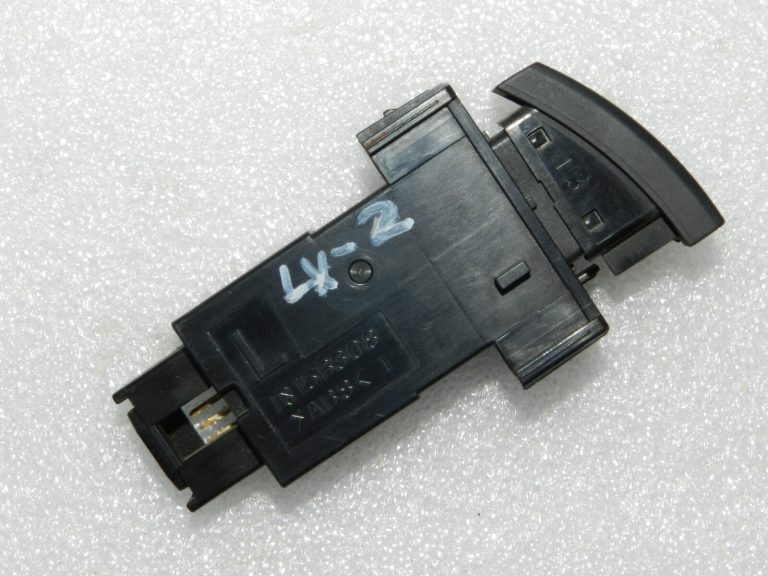 Oriģinālais Lexus RX III (AL10) avārijas signalizācijas slēdzis 84330-48010, 84330-0E010
