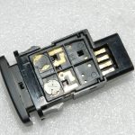 Oriģināls Lexus RX III (AL10) Alphard aizmugurējo durvju elektriskais slēdzis 84930-58010