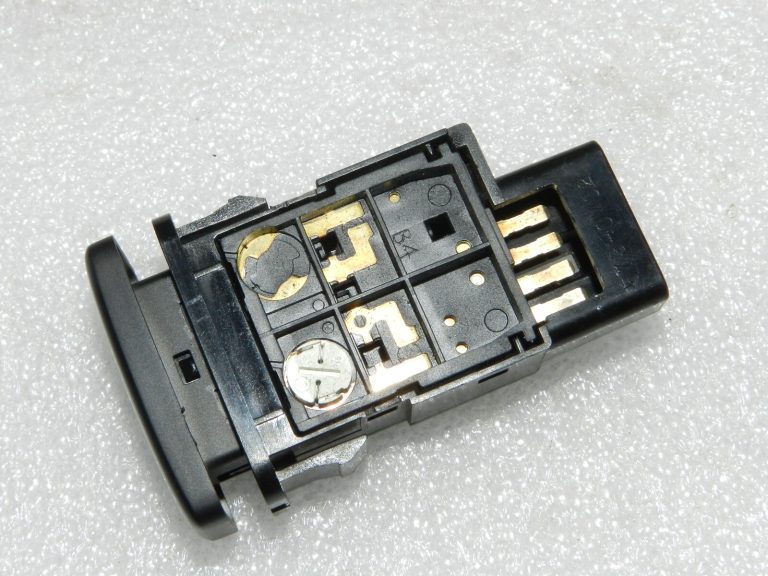 Oriģināls Lexus RX III (AL10) Alphard aizmugurējo durvju elektriskais slēdzis 84930-58010