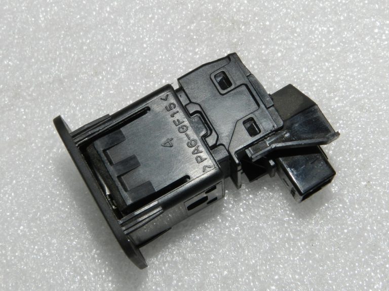Oriģinālais Lexus RX 450H (AL10) Pasažiera drošības spilvena slēdzis 69065-47040