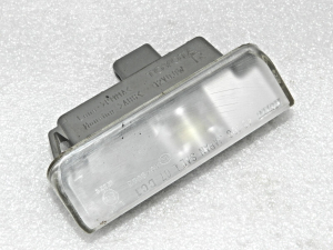 Oriģinālais Lexus RX III (AL10) numura apgaismojums labajā pusē 81204-48010, 81270D