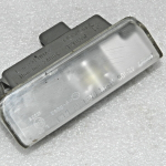 Oriģinālais Lexus RX III (AL10) numura apgaismojums labajā pusē 81204-48010, 81270D