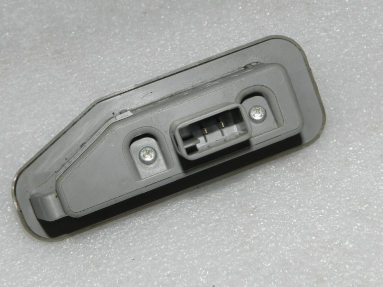 Oriģinālais Lexus RX III (AL10) numura apgaismojums labajā pusē 81204-48010, 81270D