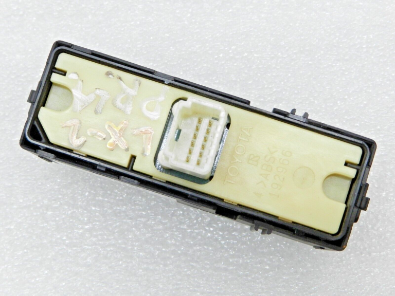 Oriģinālais Lexus RX 450h (AL10) Priekšējais labās puses elektrisko logu slēdzis 84810-48010