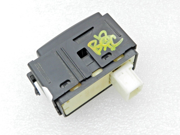 Oriģinālais Lexus RX 450h (AL10) aizmugurējā elektriskā stikla slēdzis 84810-48020, 84810D