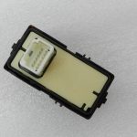 Oriģinālais Lexus RX 450h (AL10) aizmugurējā elektriskā stikla slēdzis 84810-48020, 84810D