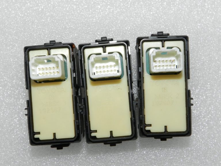 Oriģinālais Lexus RX 450h (AL10) aizmugurējā elektriskā stikla slēdzis 84810-48020, 84810D