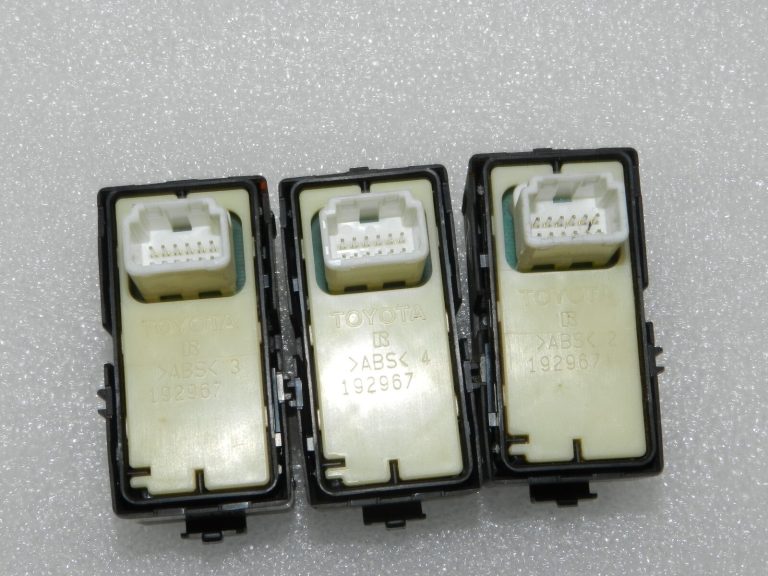 Oriģinālais Lexus RX 450h (AL10) aizmugurējā elektriskā stikla slēdzis 84810-48020, 84810D