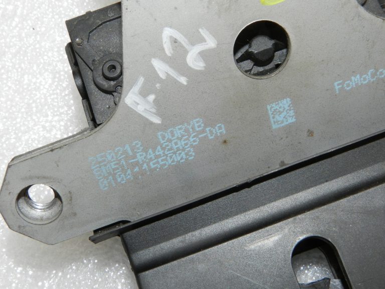 OEM Ford Focus III C-Max II aizmugurējo durvju slēdzene 8M51-R442A66-DA, 8M51-R442A66-DC