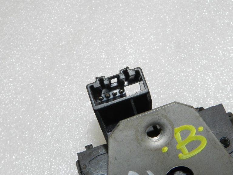 OEM Ford Focus III C-Max II aizmugurējo durvju slēdzene 8M51-R442A66-DA, 8M51-R442A66-DC