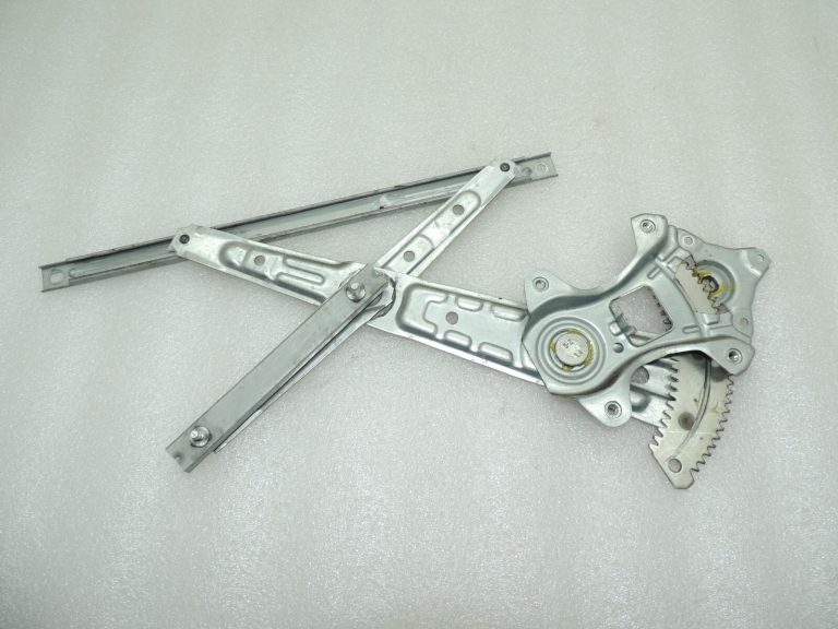 Nissan X-Trail T32 Logu regulatora sliede aizmugurējā kreisā 827216FR0A