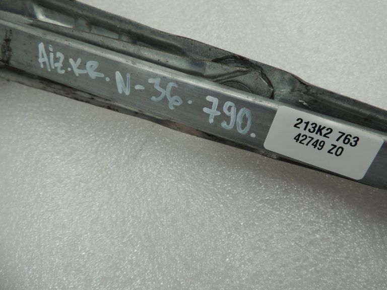 Nissan X-Trail T32 Logu regulatora sliede aizmugurējā kreisā 827216FR0A