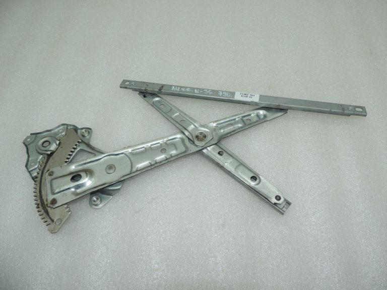 Nissan X-Trail T32 Logu regulatora sliede aizmugurējā kreisā 827216FR0A