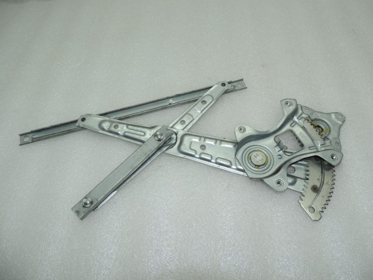 Nissan X-Trail T32 Logu regulatora sliede aizmugurējā kreisā 827216FR0A