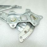 Nissan X-Trail T32 Logu regulatora sliede aizmugurējā kreisā 827216FR0A