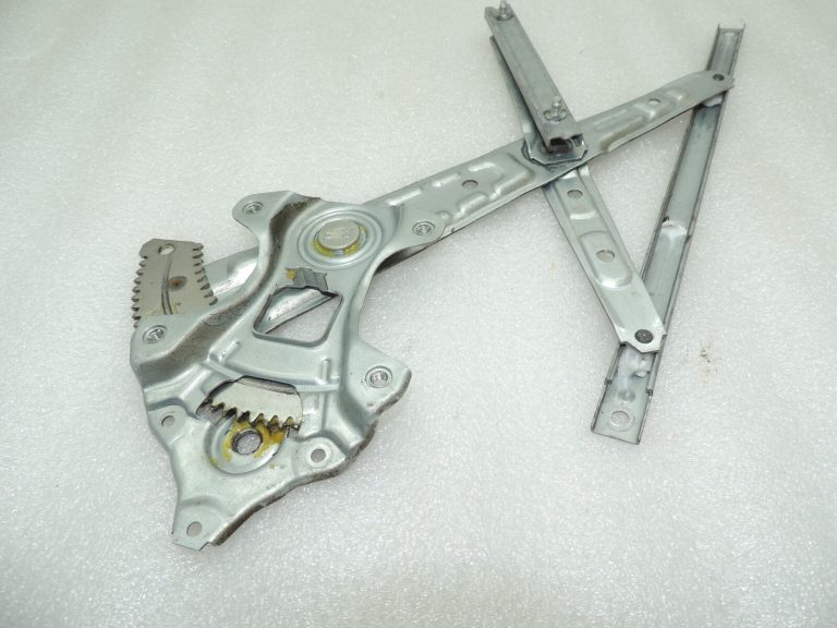 Nissan X-Trail T32 Logu regulatora sliede aizmugurējā kreisā 827216FR0A