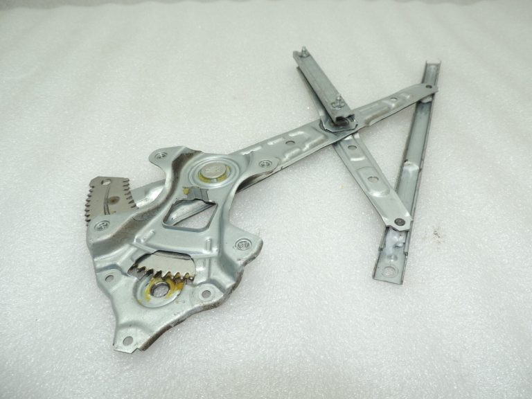 Nissan X-Trail T32 Logu regulatora sliede aizmugurējā kreisā 827216FR0A