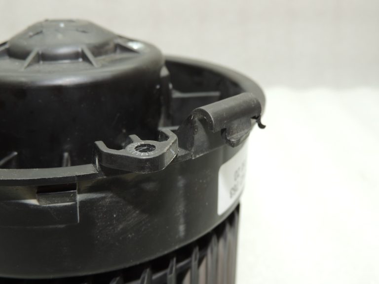 Nissan Qashqai J11 ventilatora motors 272104EA7C